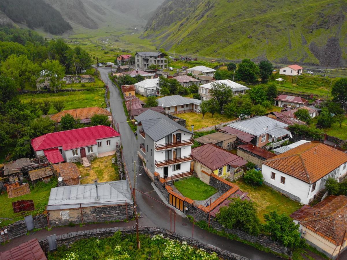 Sno Inn Kazbegi Exterior photo