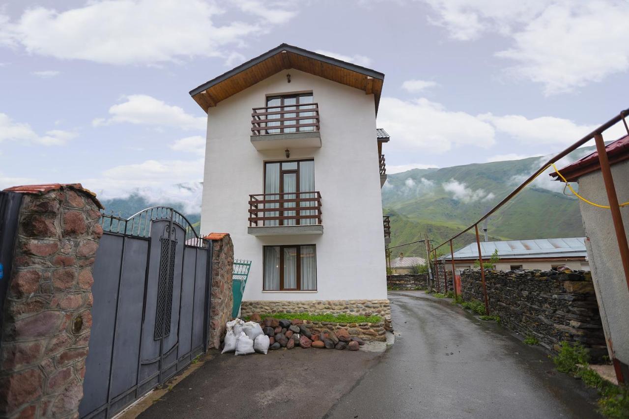 Sno Inn Kazbegi Exterior photo